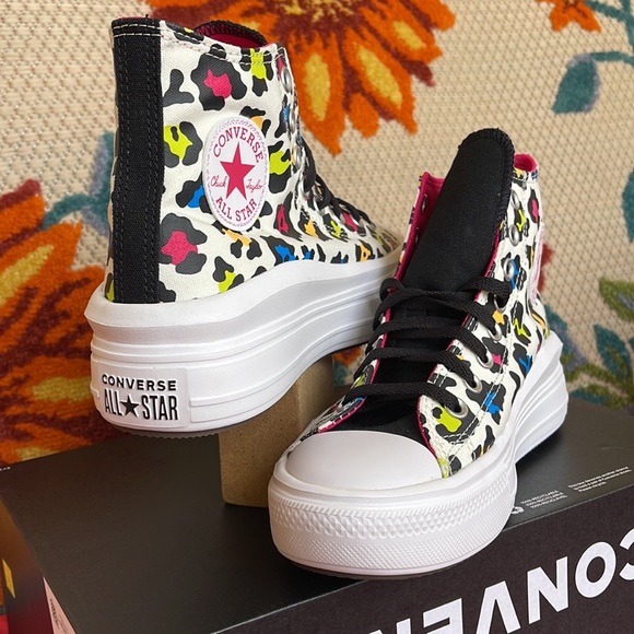 Converse 272376C
CTAS MOVE HI
EGRET/PRIME PINK/BLACK
Chuck Taylor All Star WMNS - Picture 2 of 16